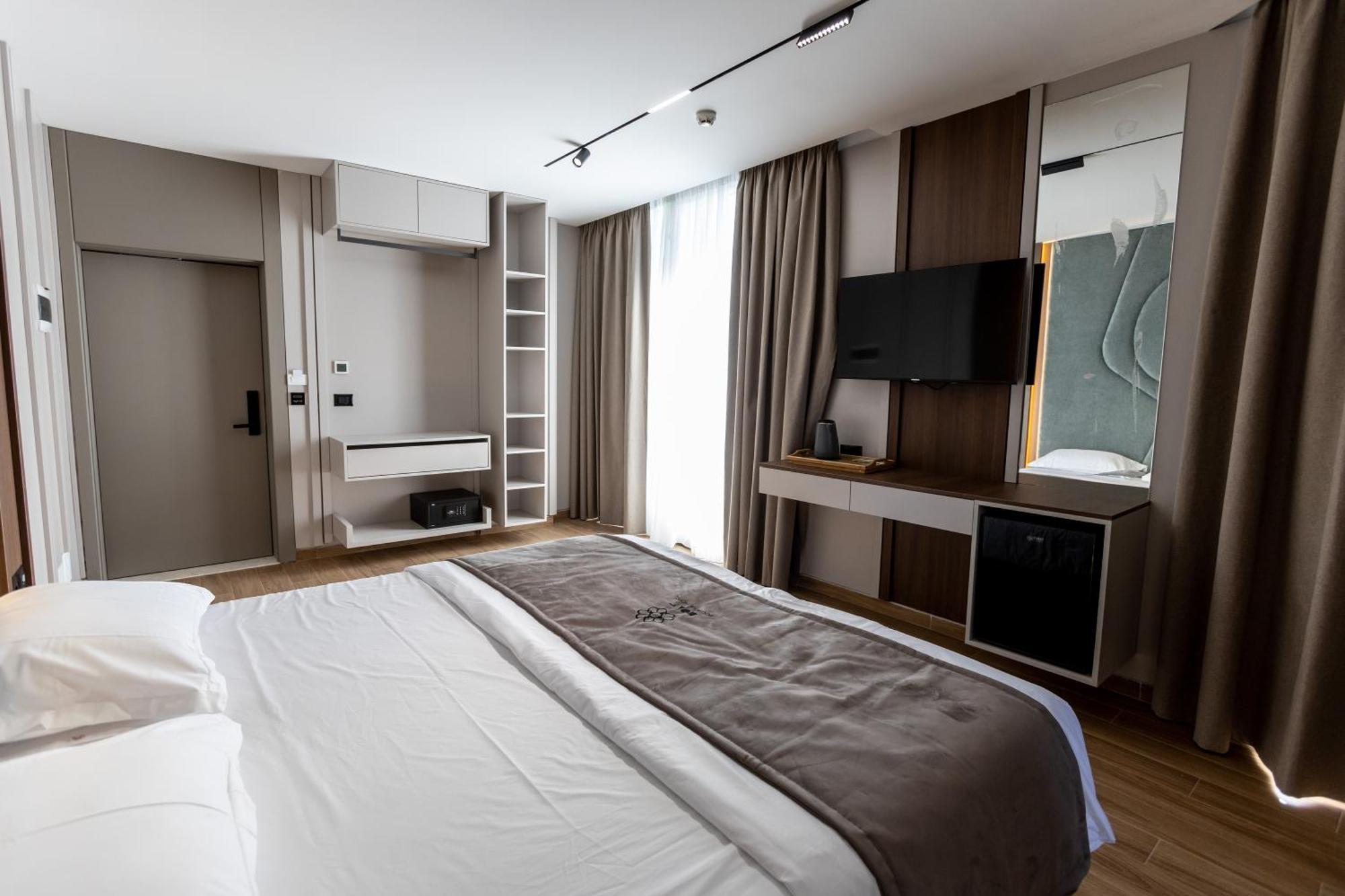 Bolt Boutique Hotel Lezhë エクステリア 写真