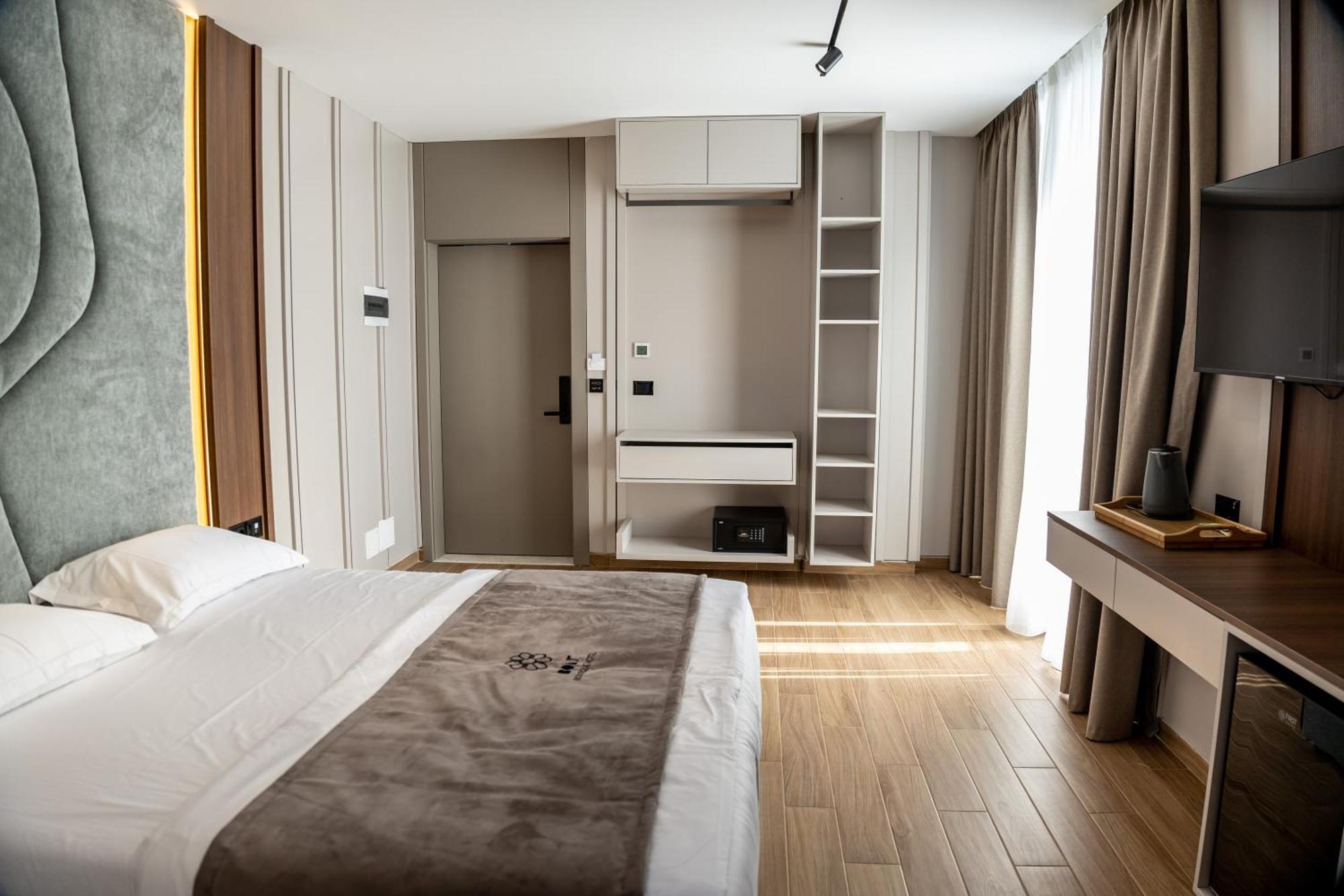Bolt Boutique Hotel Lezhë エクステリア 写真