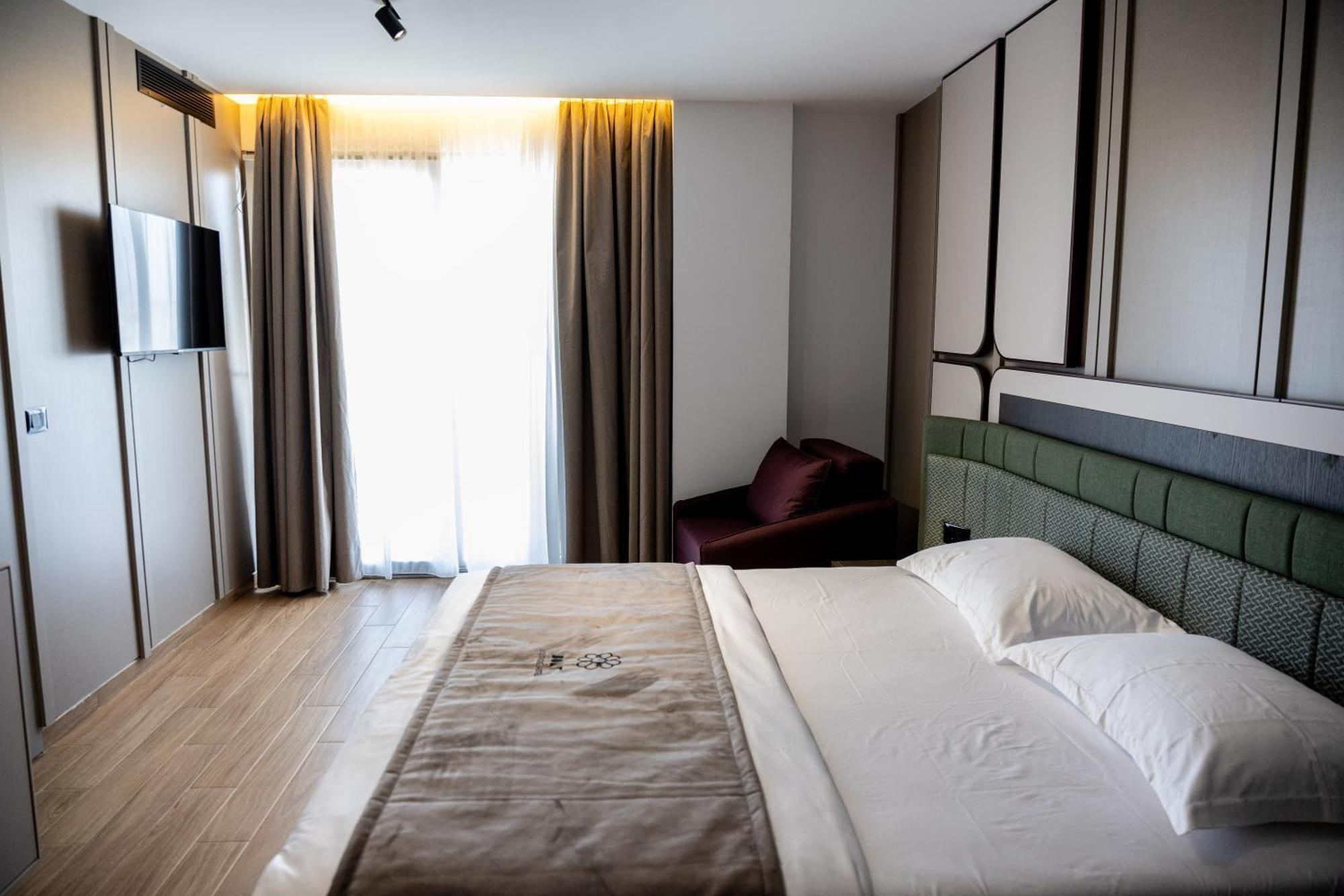 Bolt Boutique Hotel Lezhë エクステリア 写真