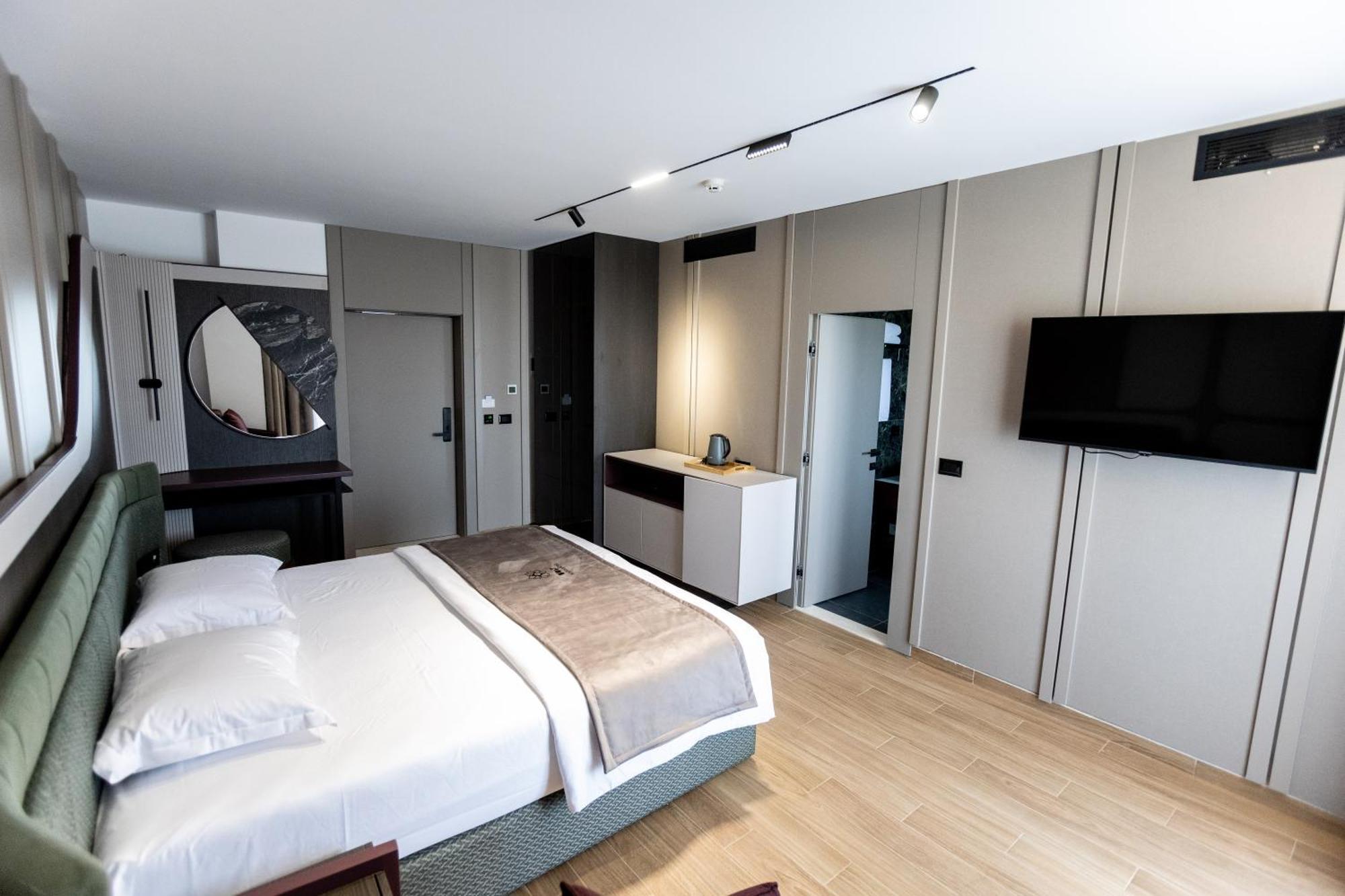 Bolt Boutique Hotel Lezhë エクステリア 写真
