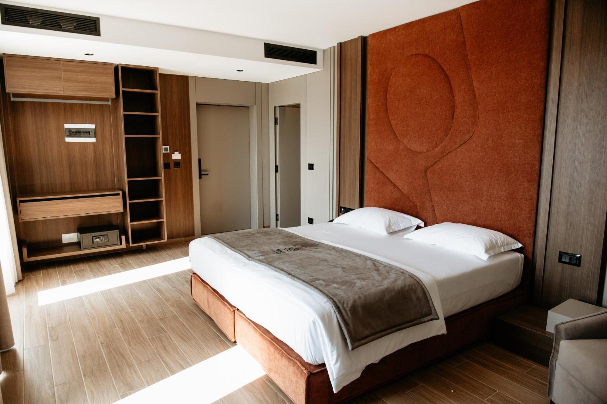 Bolt Boutique Hotel Lezhë エクステリア 写真