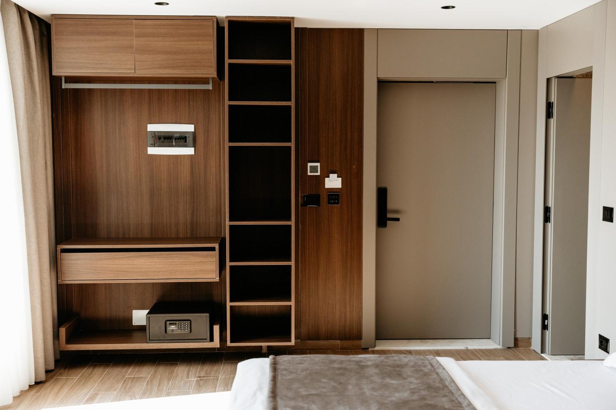 Bolt Boutique Hotel Lezhë エクステリア 写真