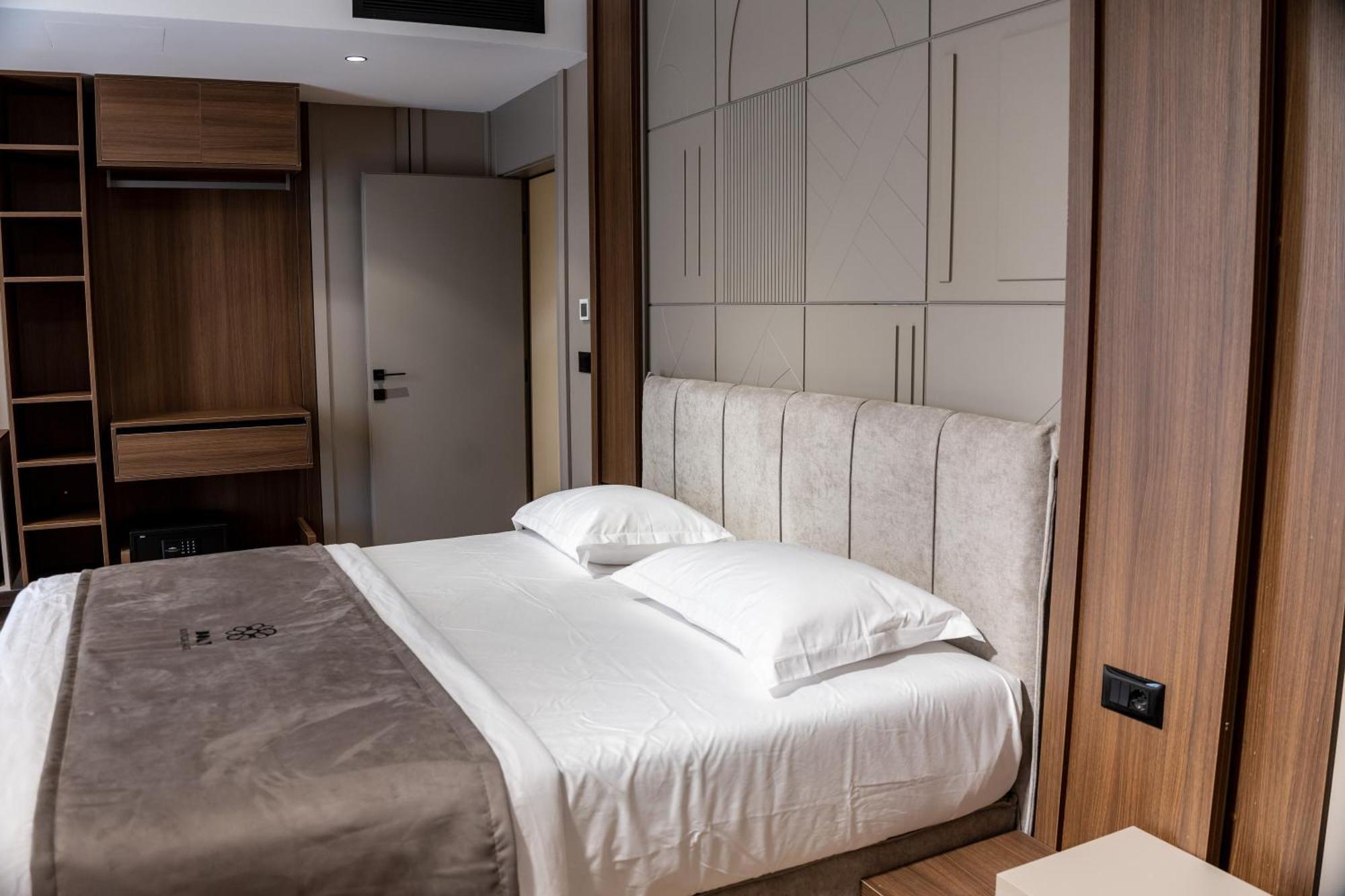 Bolt Boutique Hotel Lezhë エクステリア 写真