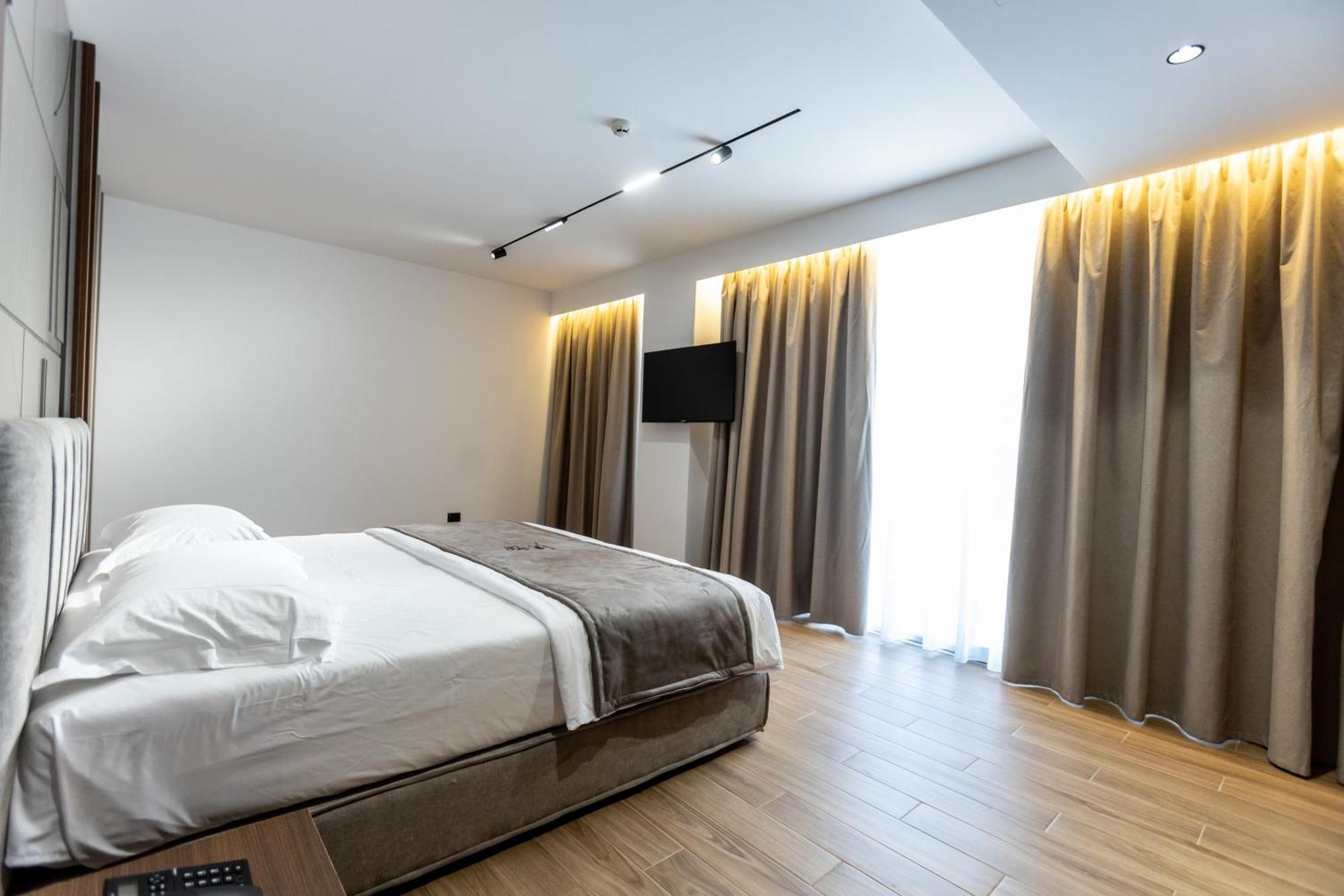 Bolt Boutique Hotel Lezhë エクステリア 写真