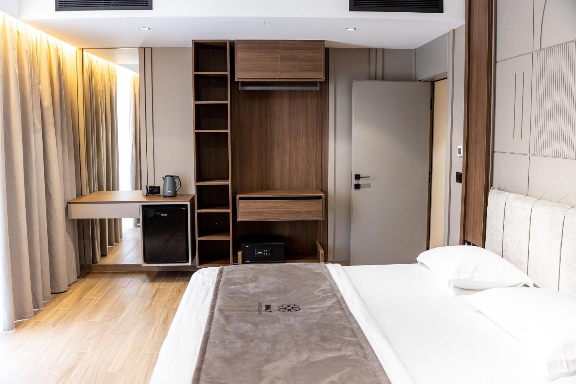 Bolt Boutique Hotel Lezhë エクステリア 写真